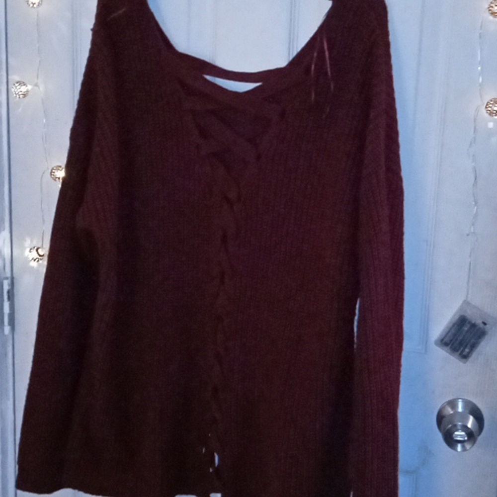 Maroon sweater - Picture 3 of 4